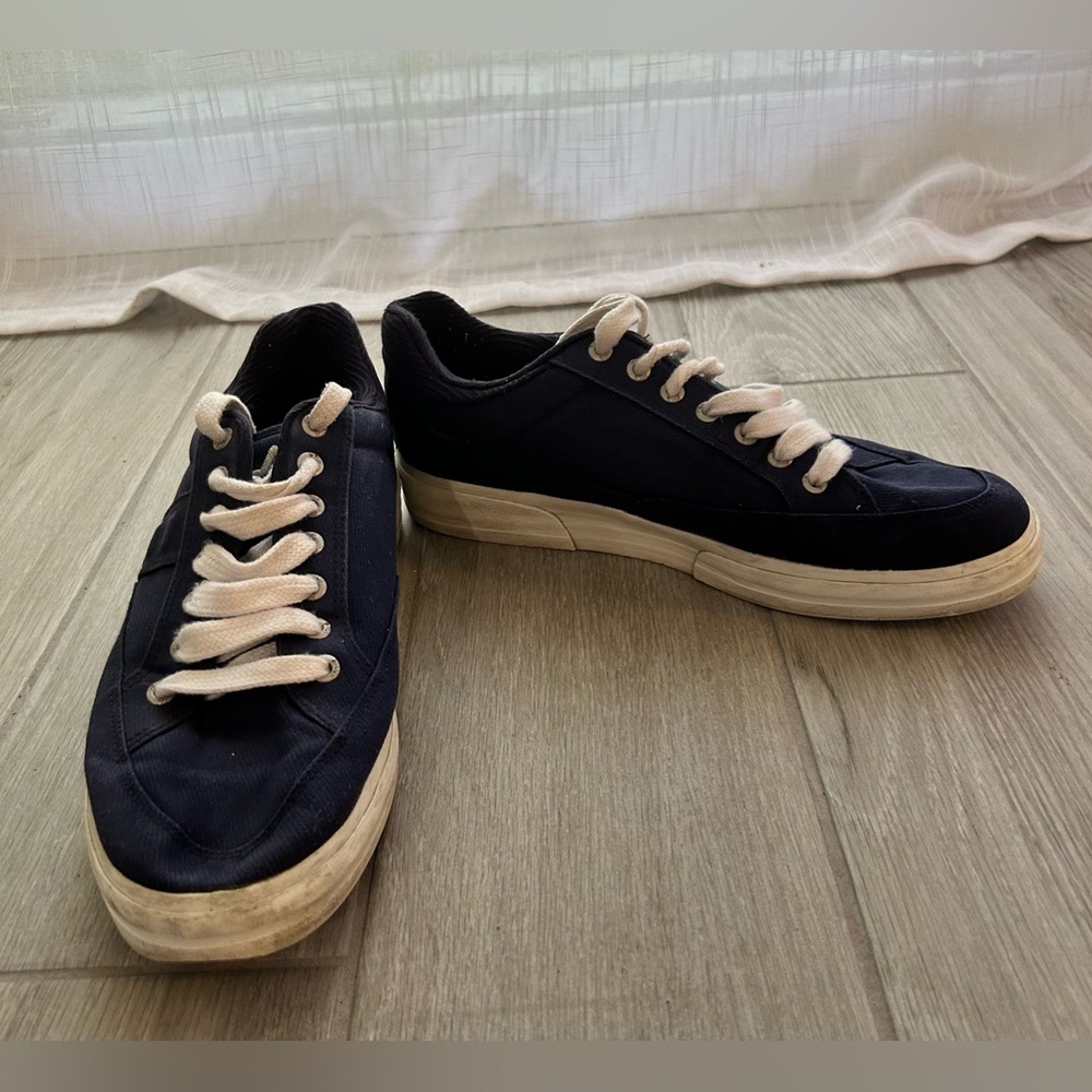 Fila men’s canvas shoe - navy and white size 10